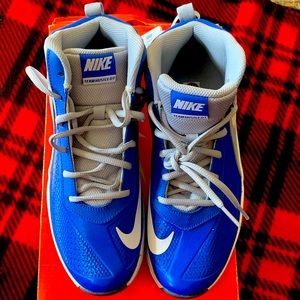 *New, Nike Team Hustle D7 size 7Y*